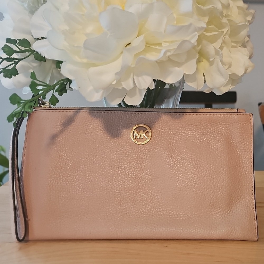 Michael Kors Blush Leather Wristlet